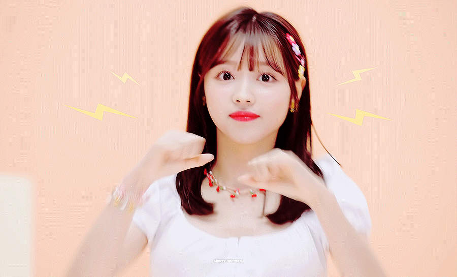 어제 브이앱에서 엽떡이랑 허니콤보 먹던 오마이걸 유아.. | 인스티즈