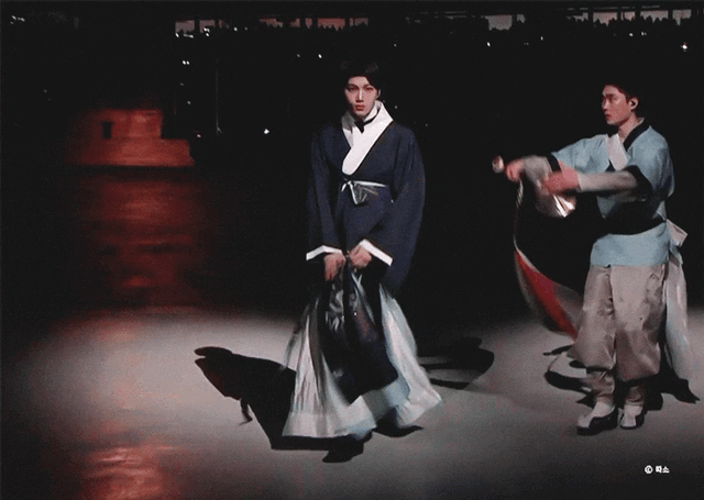 오늘 슈퍼엠 사진 보니 평창올림픽 독무 카이가 생각나네.. | 인스티즈