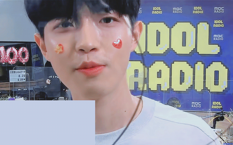 이제 일어난 게으른 김재환 팬 무슨일인지 폰 붙잡고 울기만 하는데... | 인스티즈