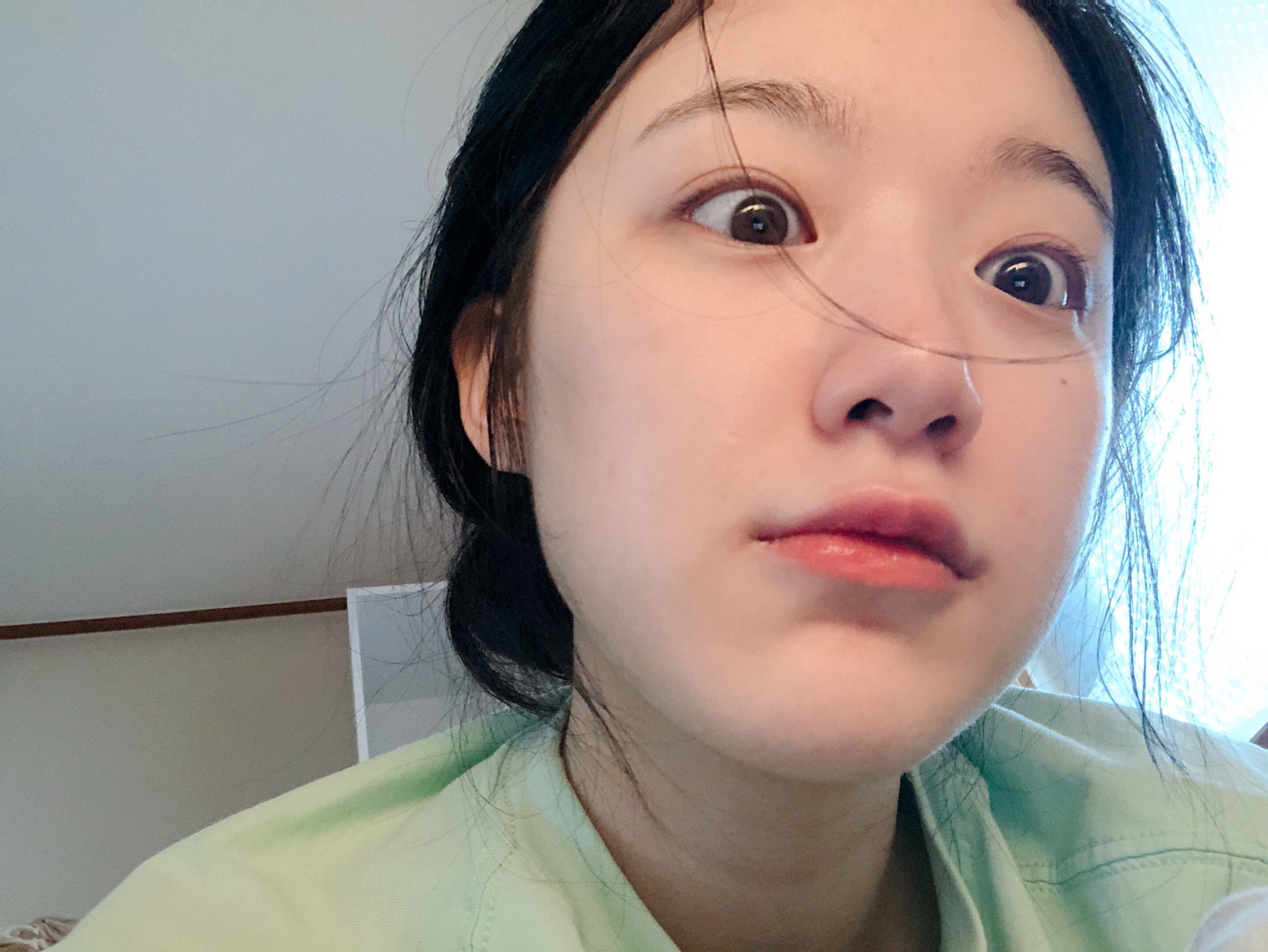 일어나자마자 사진찍는 애 | 인스티즈