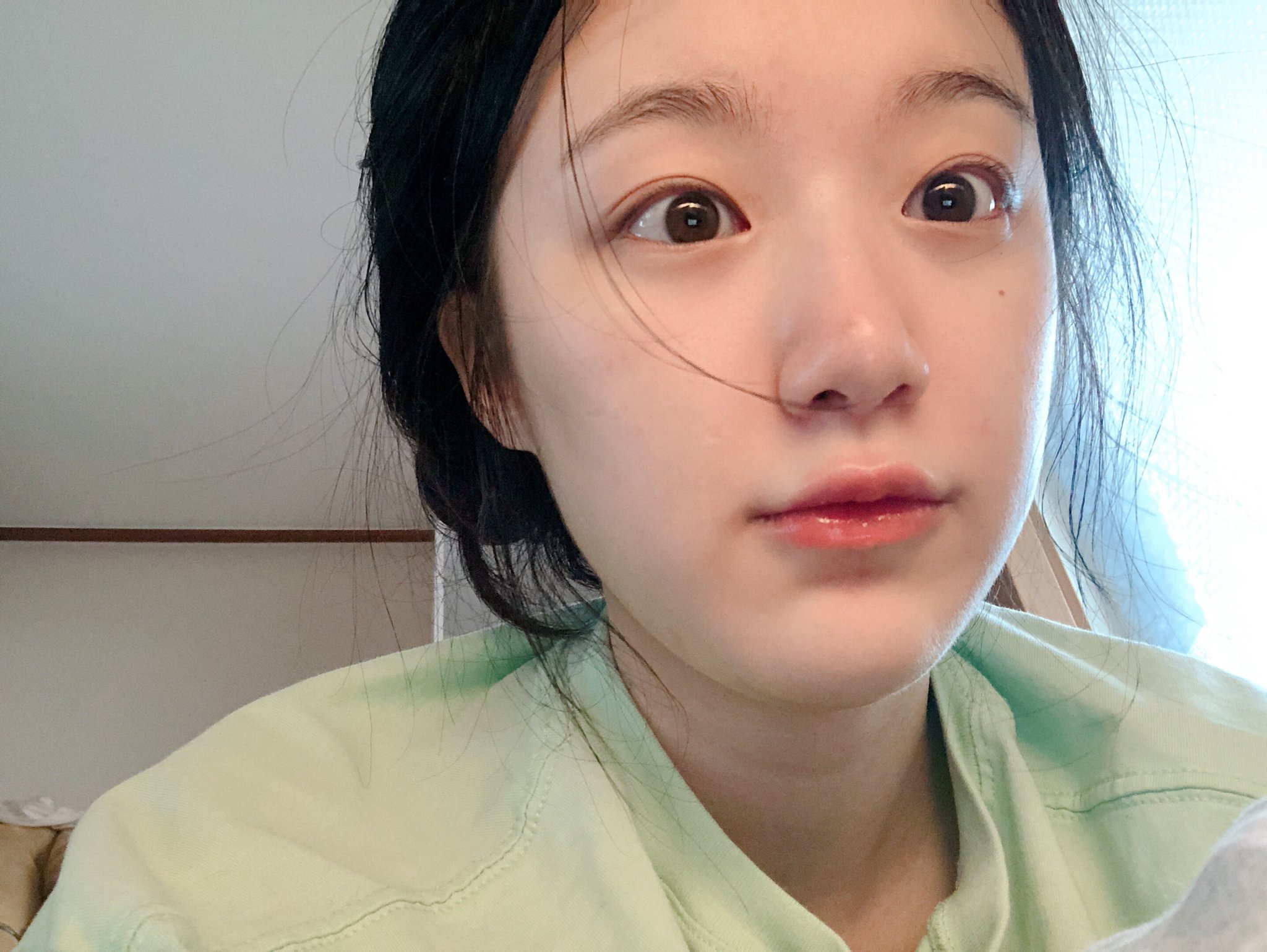 일어나자마자 사진찍는 애 | 인스티즈