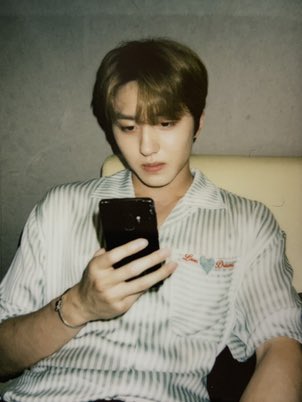 오늘 올라온 찬희 사진들이 내 심장 뿌신다,,, | 인스티즈