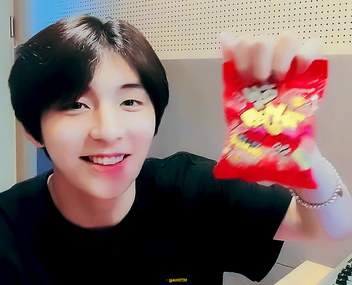 38분짜리 브이로그 직접 찍고 자막 달고 편집하는 최성윤 어떻게 안 사랑해.... | 인스티즈