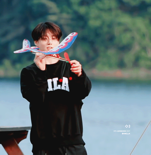 정국이 비행기? 날리는건 무슨 대만 청춘영화의 한장면인데 뛰어가니까 갑자기 개초딩됨 | 인스티즈