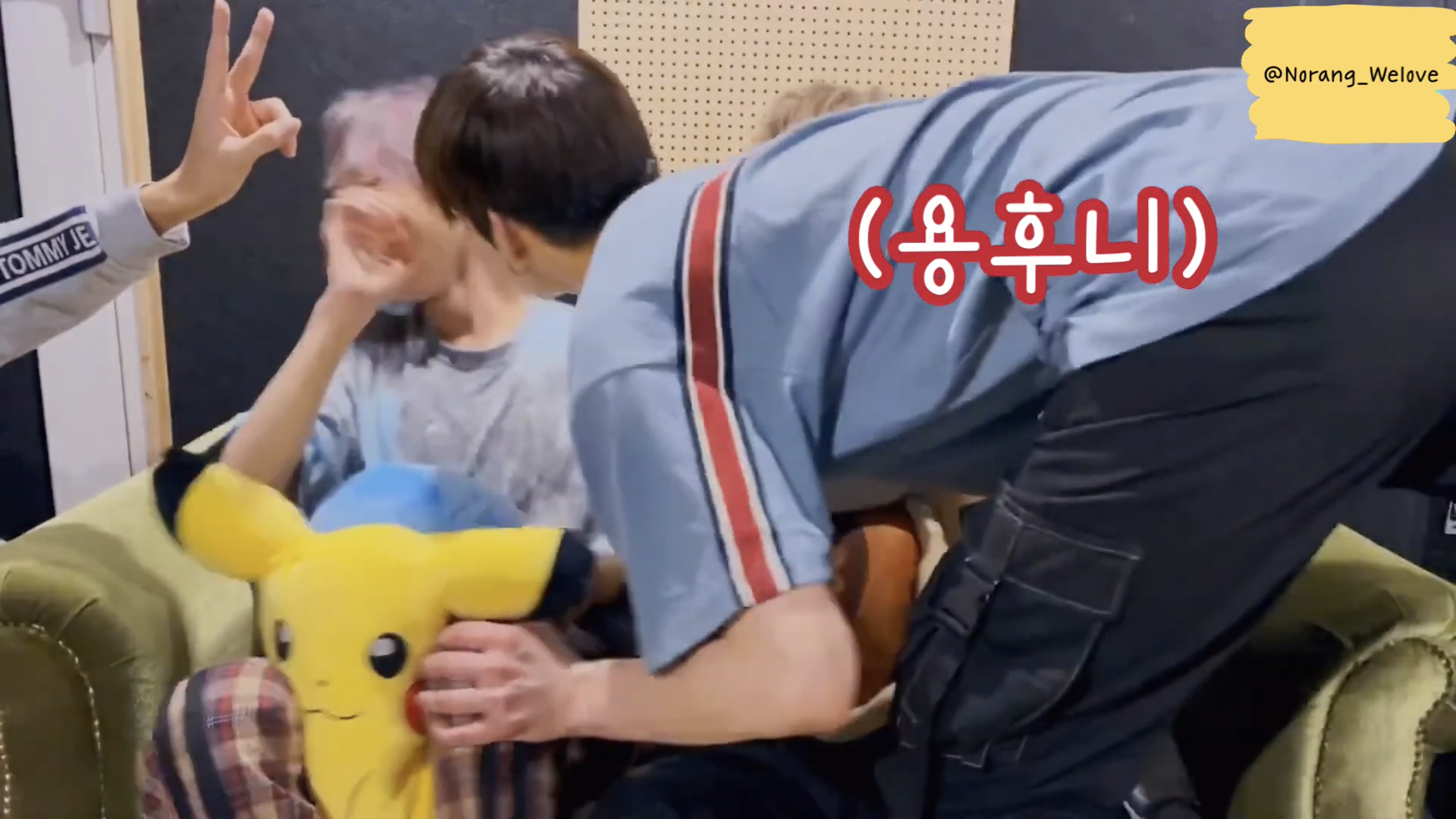 막ㄴㅐ가 그렇게 좋을까 싶다가도 6살차이인거 생각하면 음 그럴만하군 싶음ㅋㅋㅋㅋㅋㅋㅋㅋㅋㅋㅋ | 인스티즈