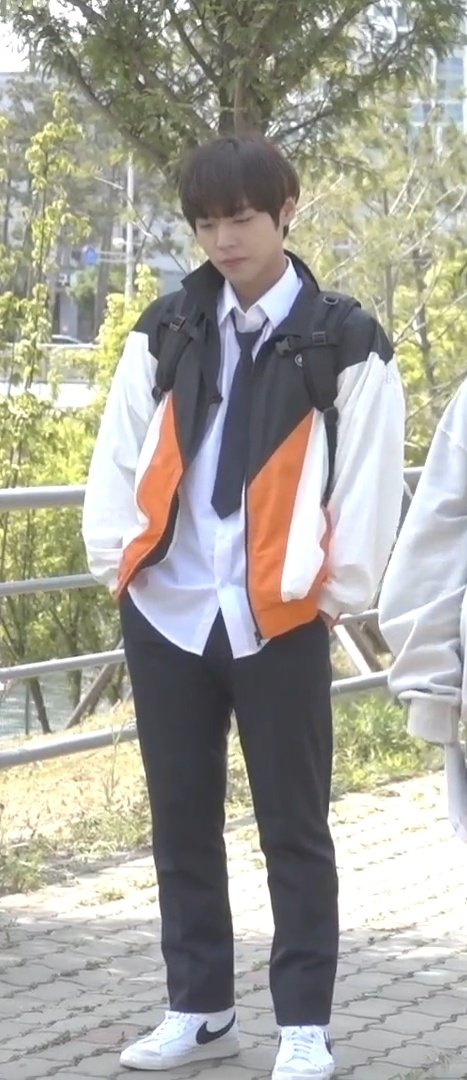 박지훈 교복입고 급식티 나는 거 너무 좋아.. | 인스티즈
