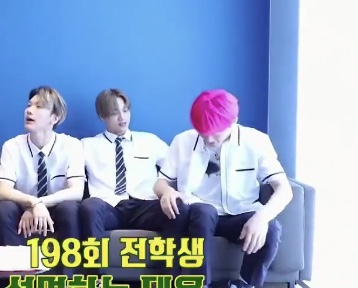 마크는 거의 카이랑 다리 공유하는데? | 인스티즈