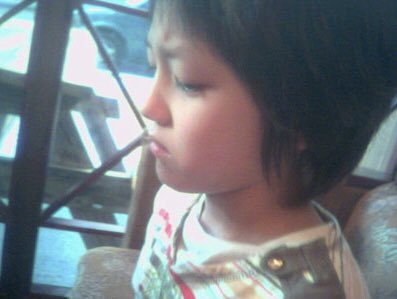 동생 못안게 한다고 삐졌다가 안게 해주니까 웃는거 | 인스티즈