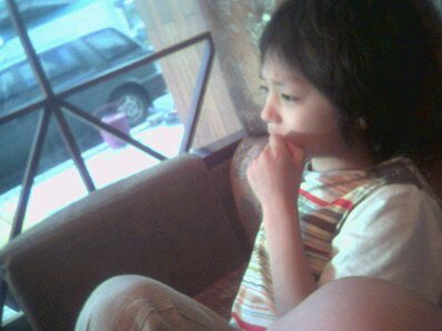 동생 못안게 한다고 삐졌다가 안게 해주니까 웃는거 | 인스티즈