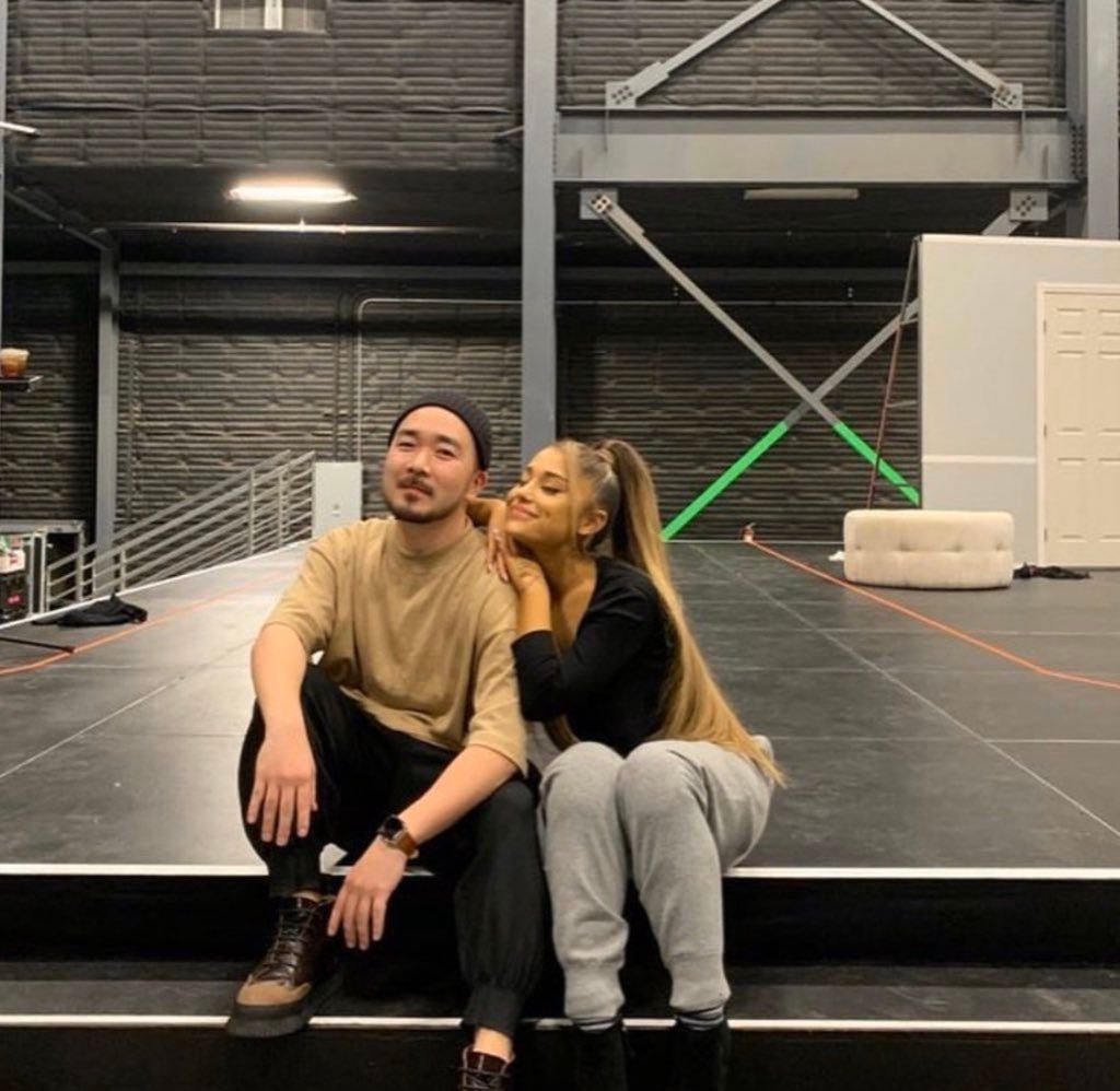 나 아직도 방탄 안무가랑 아리아나랑 이렇게 사진찍은거 너무 신기함ㅋㅋㅋㅋㅋㅋ | 인스티즈