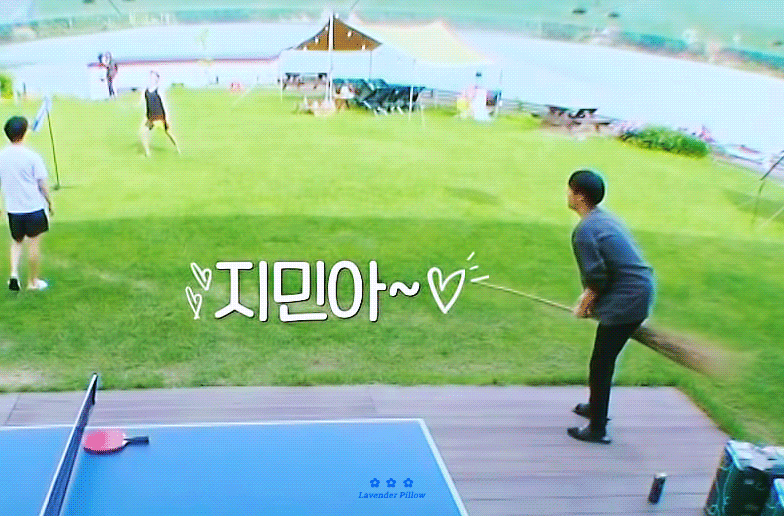 방탄 진 갑자기 빗자루타고 깎깎 뛰어다니는거 개웃곀ㅋㅋㅋㅋㅋㅋㅋㅋㅋㅋㅋ지민이 놀리는겈ㅋㅋㅋㅋㅋㅋㅋㅋㅋ | 인스티즈