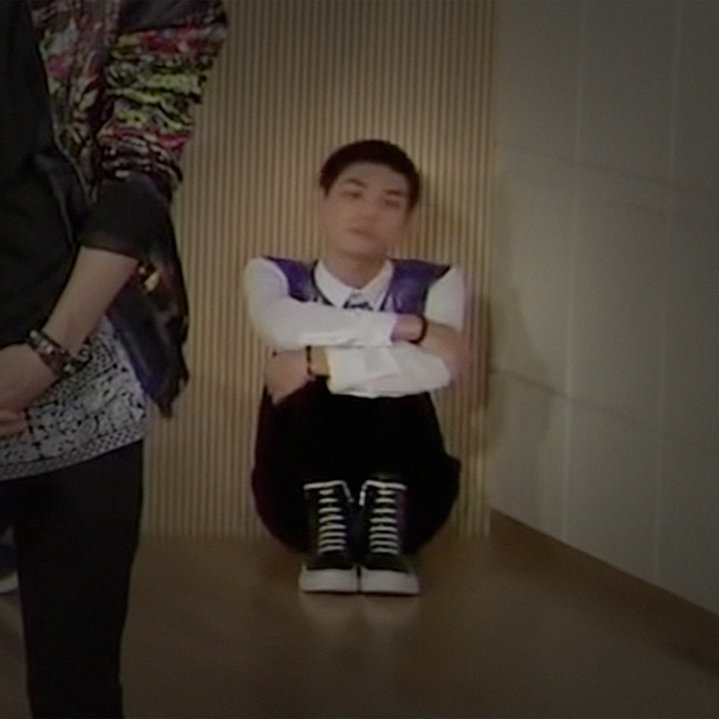 데이식스 원필 실제로 이 자세하고 있는거 좋아한댘ㅋㅋㅋㅋㅋㅋㅋ | 인스티즈