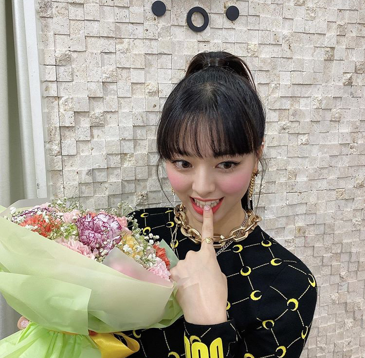 외 아이돌들 블러셔 진짜 찐하게 하는구나... | 인스티즈