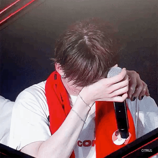 이 분 왜이렇게 우셔? | 인스티즈