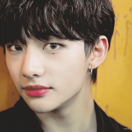 현진이는 얼굴에 눈물점이 본인 매력을 배로 만들어줌 | 인스티즈