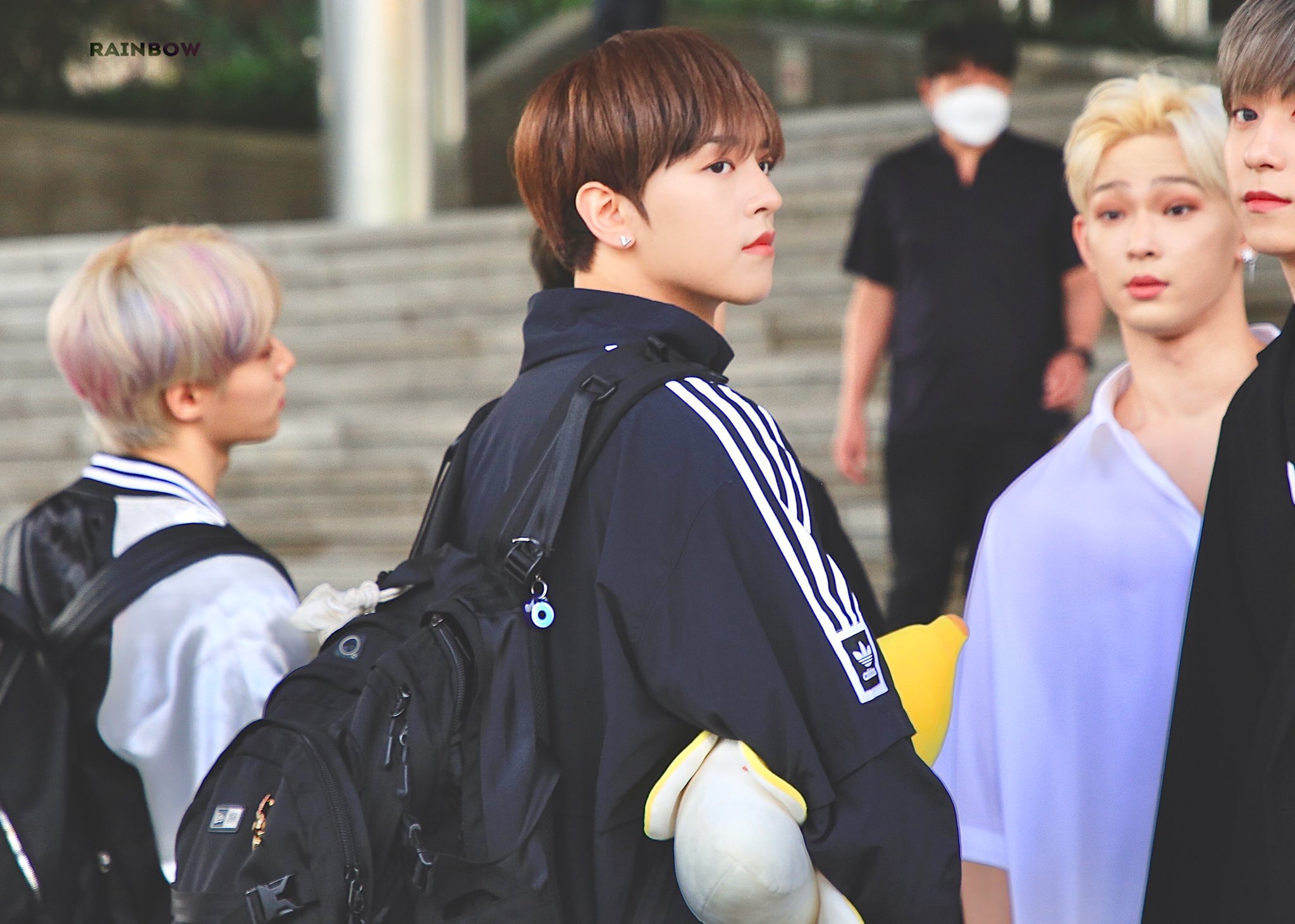 혹시 이 옷 정보아는 원어스 팬... | 인스티즈