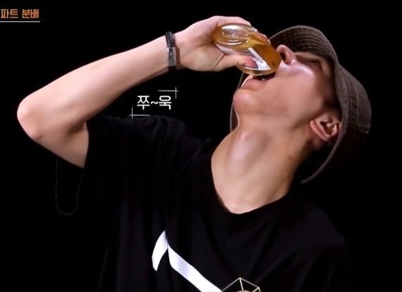 제이 인터뷰 중에 구강탈취체 하는줄알았더니 | 인스티즈