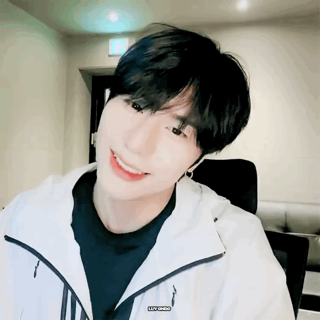 20대 여성이 뽑은 웃을 때 입꼬리가 이쁜 아이돌 1위 | 인스티즈