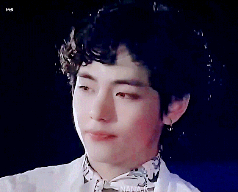 방탄 뷔 구준표 머리하고 무대 올라가서 팬들 반응보곸ㅋㅋㅋㅋㅋㅋㅋㅋ | 인스티즈