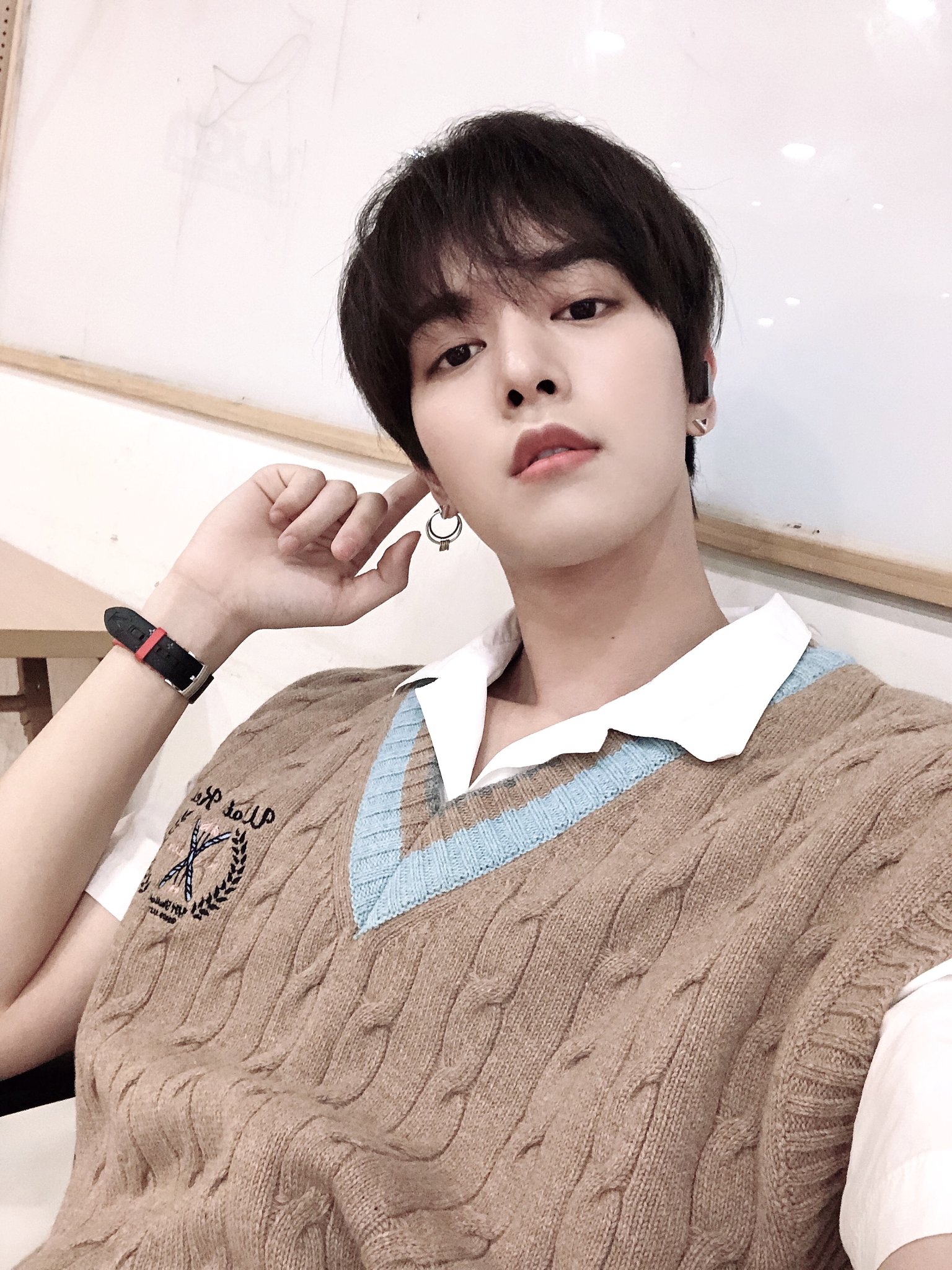 일어나자마자 보는 김영조 셀카라니,, | 인스티즈