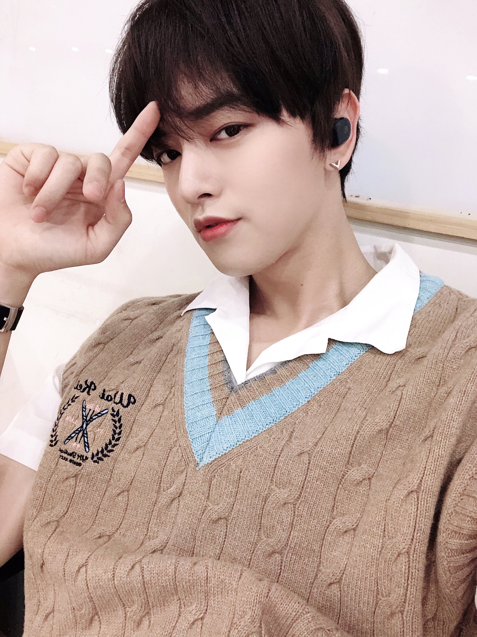 일어나자마자 보는 김영조 셀카라니,, | 인스티즈