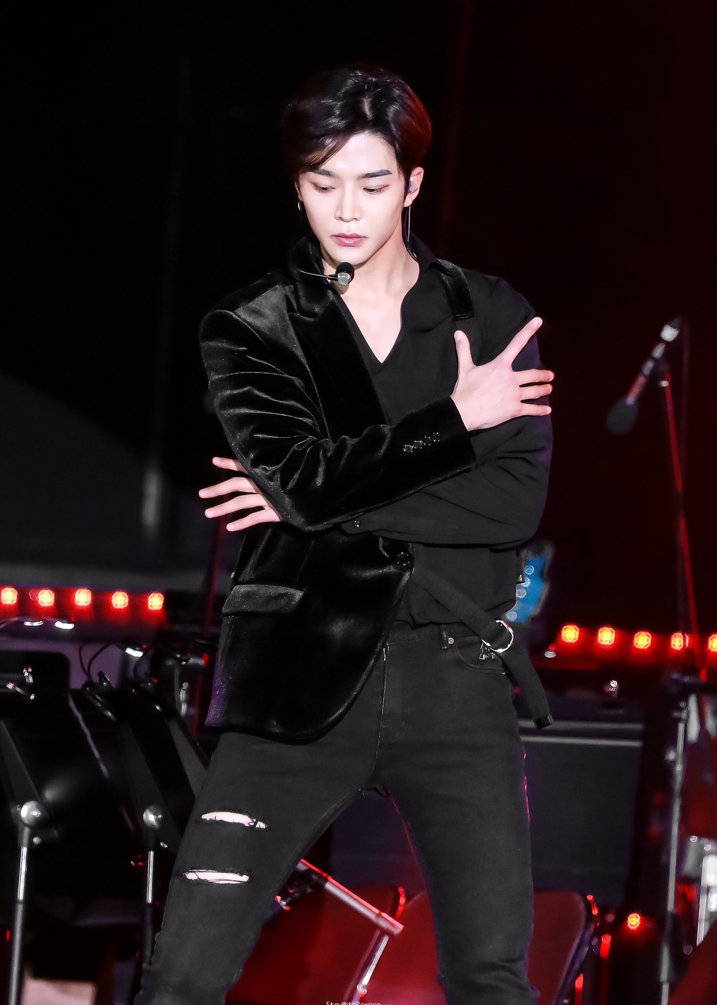 석우 이날 아팠는데 너무 예뻤어,,,, | 인스티즈