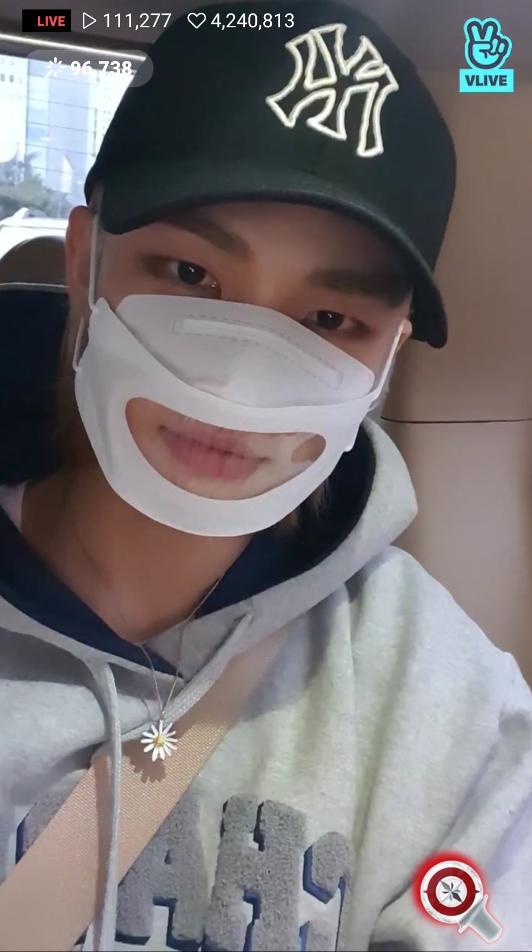 ㅋㅋㅋㅋ 황현진 음중에서 받은 선물 ㅋㅋㅋㅋㅋㅋㅋ 음중 뭐야 ㅋㅋㅋ | 인스티즈