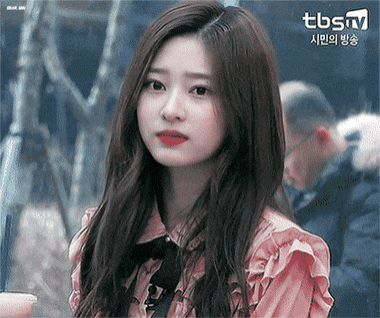 아이즈원 민주 이 프릴 블라우스? 너무 잘어울린다 | 인스티즈