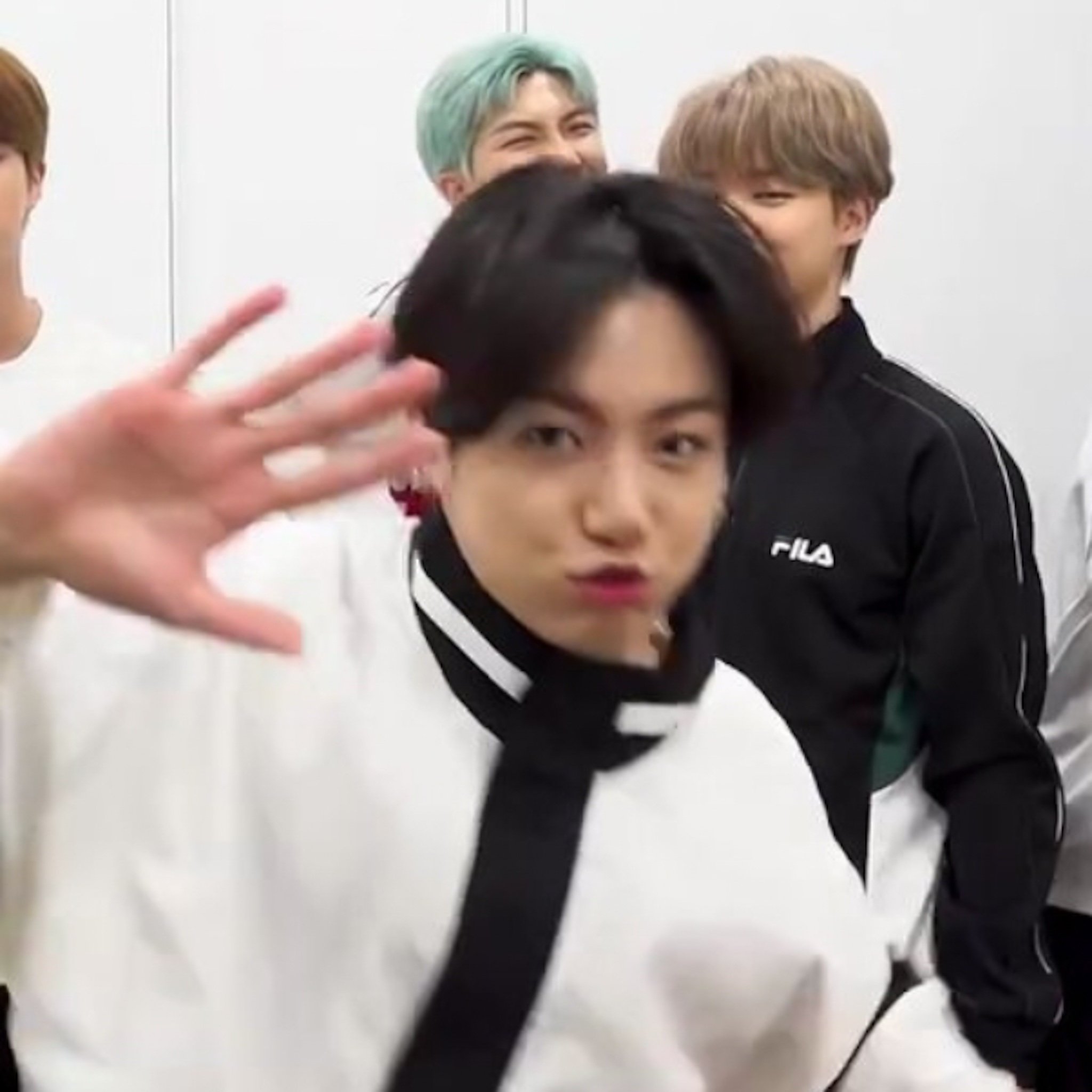 진지하게 오랫동안 고민해봤는데 정국 혼종인 것 같아.. | 인스티즈