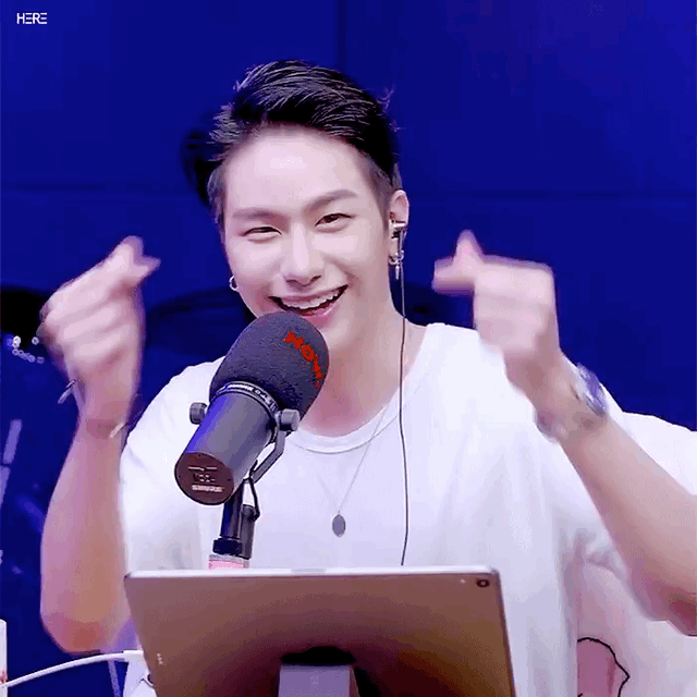 20대 여성이 뽑은 웃을 때 입꼬리가 이쁜 아이돌 1위 | 인스티즈