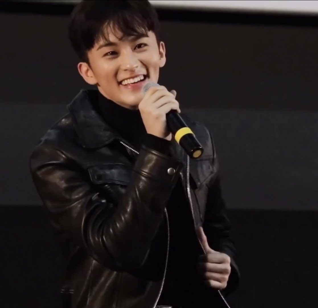 충무로 무대인사하는 신인배우 느낌난다는 마크 | 인스티즈