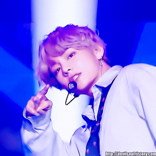 방탄 뷔는 무슨 한평생 끼 못부리게 막았던 사람처럼 | 인스티즈