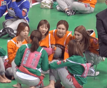 에핑이랑 이엑스아이디 이거 왤케 반상회 하는 것 같냨ㅋㅋㅋㅋㅋㅋㅋㅋㅋㅋ | 인스티즈