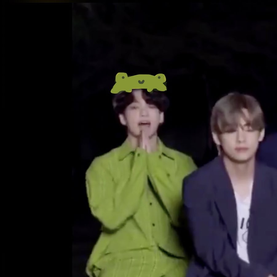 정국이 이 옷 진짜 너무 귀엽다..💚 뇌절하는 팬들이 이해가 가... | 인스티즈