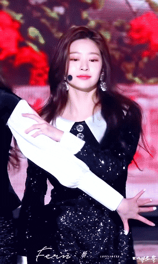 김민주 헤메코 + 비주얼 + 피지컬 삼박자 레전드 날 | 인스티즈