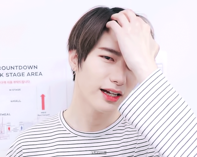 웃는 거 너무 이쁘다 진짜 환장하겠네 | 인스티즈