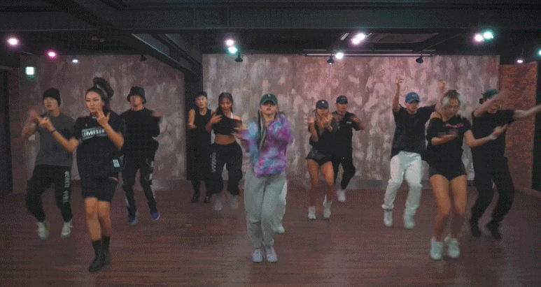 카드 총 쏘는안무 진짜 잘만든거 같아 | 인스티즈