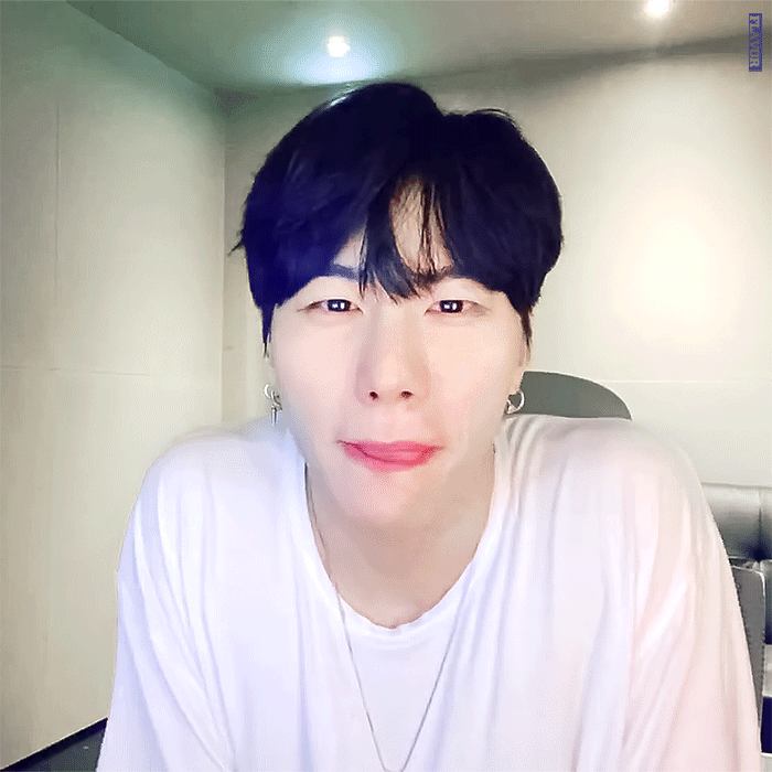 웃는 거 너무 이쁘다 진짜 환장하겠네 | 인스티즈