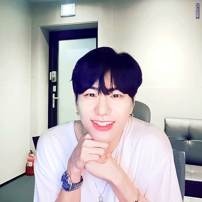 웃는 거 너무 이쁘다 진짜 환장하겠네 | 인스티즈