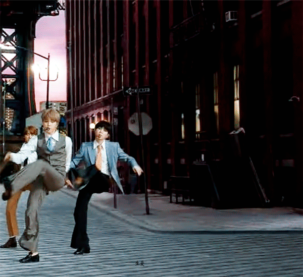 다이너마트 무대 방탄 지민 구석에서 잘하는 거 봐 | 인스티즈