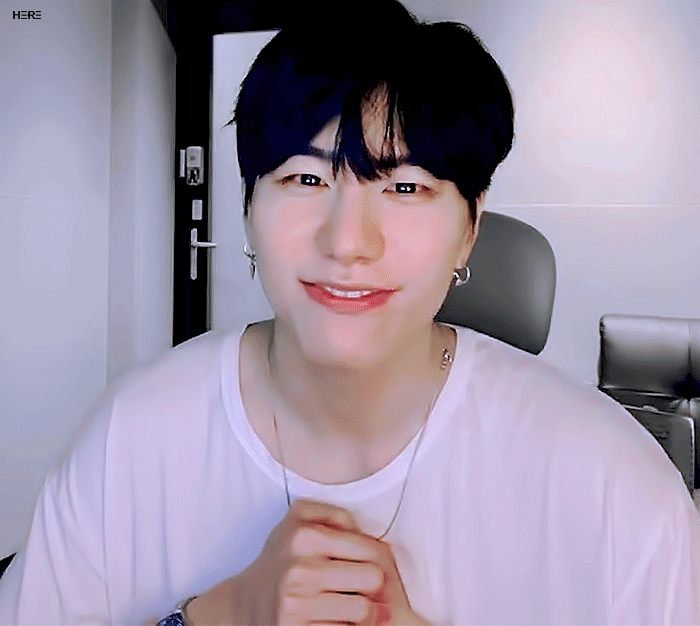 웃는 거 너무 이쁘다 진짜 환장하겠네 | 인스티즈