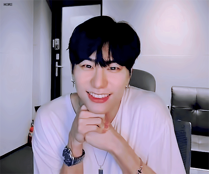 웃는 거 너무 이쁘다 진짜 환장하겠네 | 인스티즈