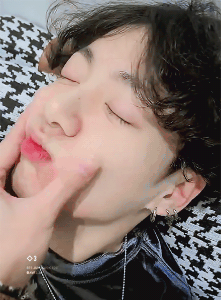 오늘자 형아에게 잡힌 전정구기 입술 | 인스티즈