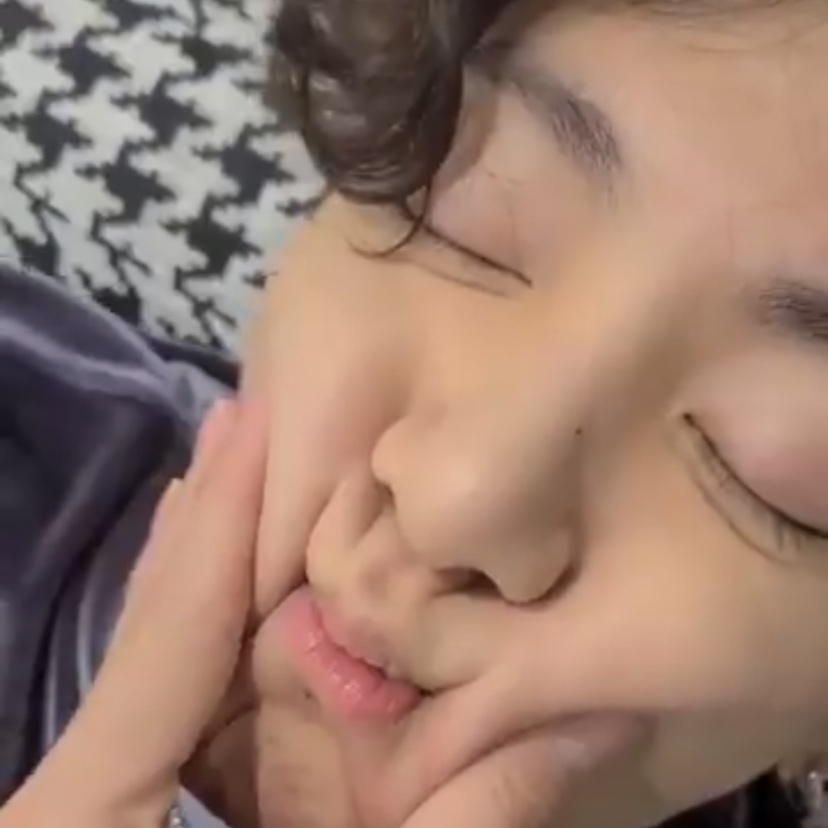 자다가 형아 손에 봉변당한 전정국 | 인스티즈