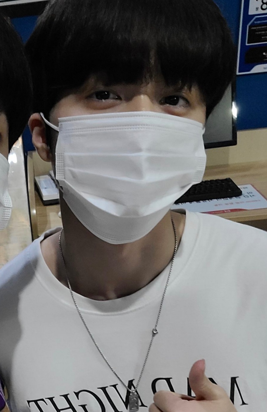 찬희 일자 앞머리 너무 귀여워어어잉 | 인스티즈