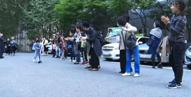 킥보드 타고 퇴근ㅋㅋㅋㅋㅋㅋㅋㅋㅋㅋㅋㅋㅋㅋㅋㅋㅋㅋㅋㅋㅋㅋㅋㅋㅋㅋㅋㅋㅋㅋㅋ | 인스티즈