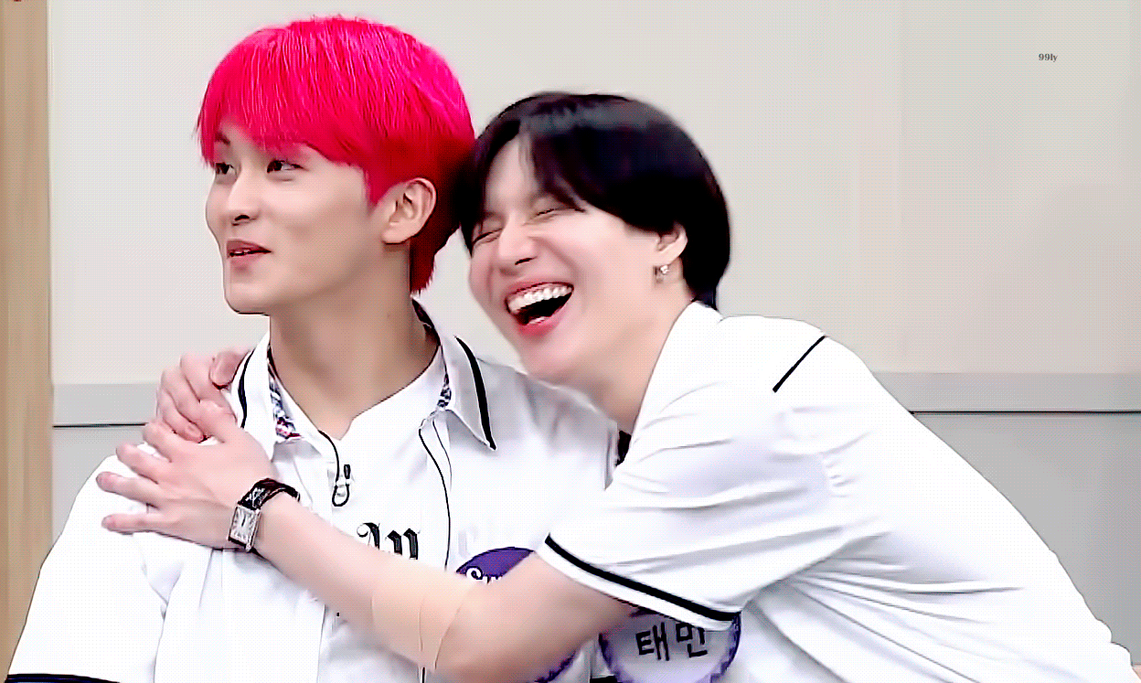 마크 태민 형아한테 귀여움받는 거 봐 ㅋㅋㅋㅋㅋㅋㅋㅋㅋㅋ | 인스티즈