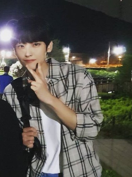 나는 누가 봐도 대놓고 잘생기고 키 큰 아이돌이 좋아.... | 인스티즈