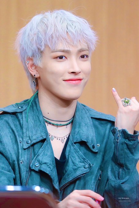 에이티즈들아 너네는 홍중이 머리중에 하나 고르라면 뭐 고를래? | 인스티즈