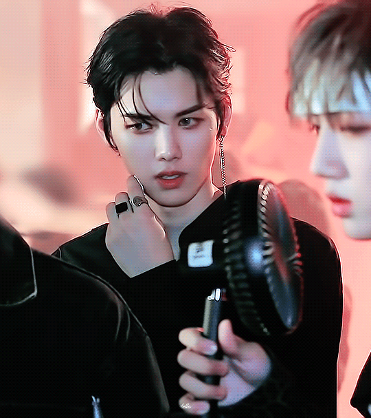 크래비티 내일 막방 기념 소취하는 미니모 머리...(안해줄거 압니다...^^) | 인스티즈